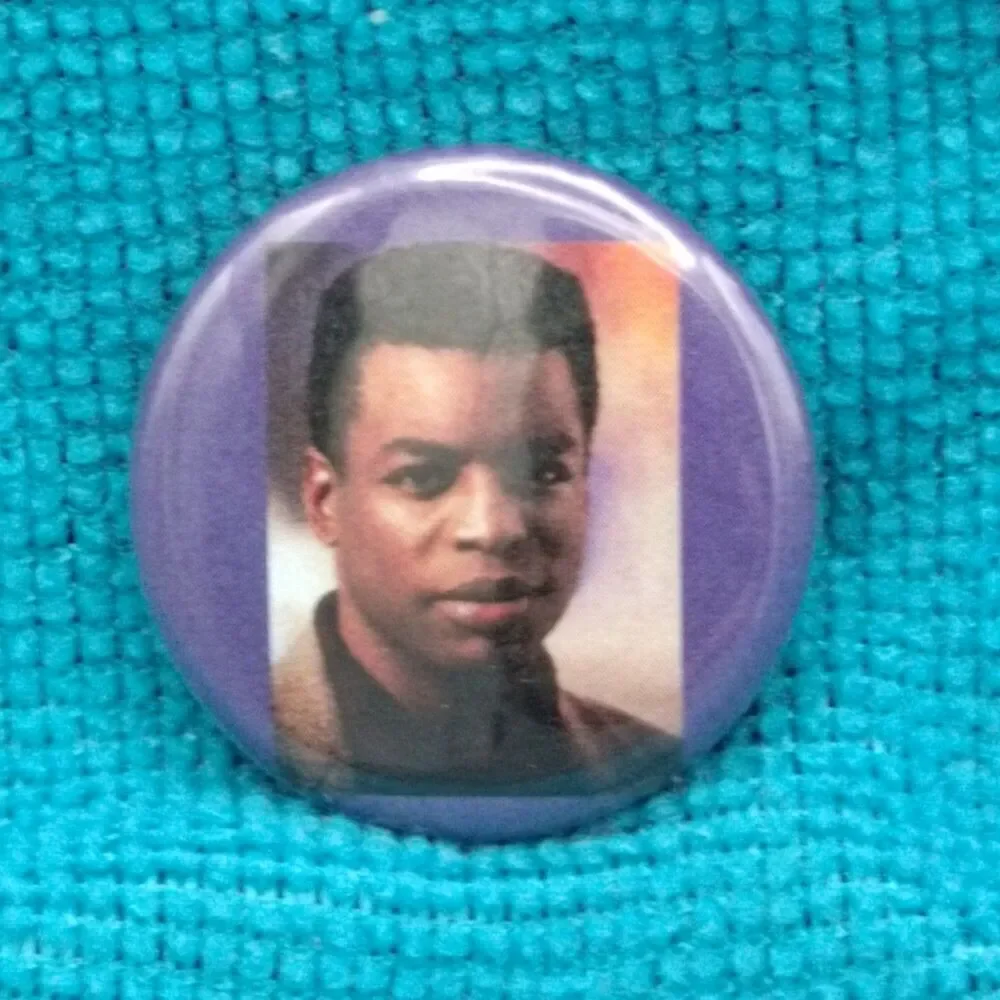 Levar Burton Vintage Pin Button Pinback Star Trek Reading Rainbow TNG Actor